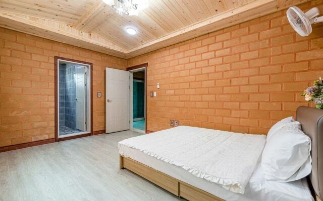 Haedoji Hwangto Town