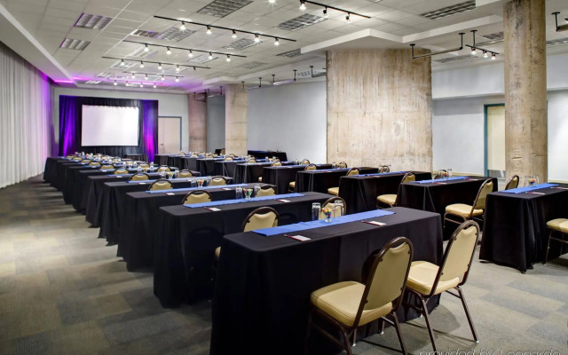 Aloft Dallas Downtown