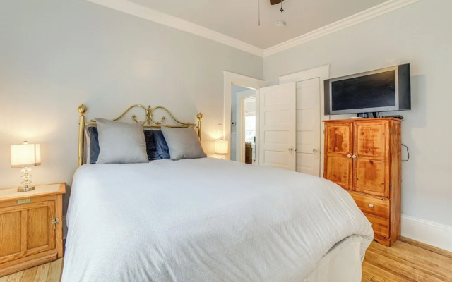 Walk to Midtown: Charming Reno Retreat