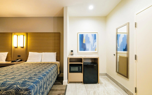 Palace Inn Blue IAH East