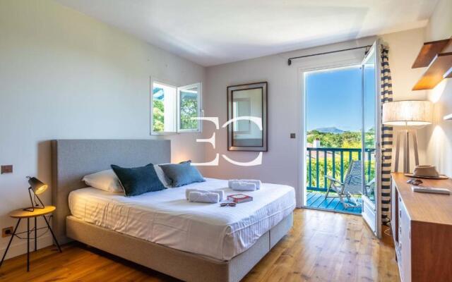 Easy Clés- Splendid 8 bedrooms property & pool