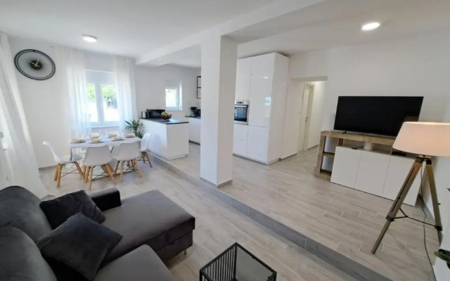 Jere: Modern and Near the sea - H