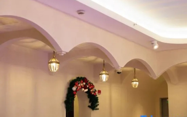 Pick up the moon parent-child hotel