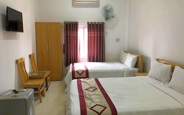 Lê Tùng Hotel - Vạn Giã