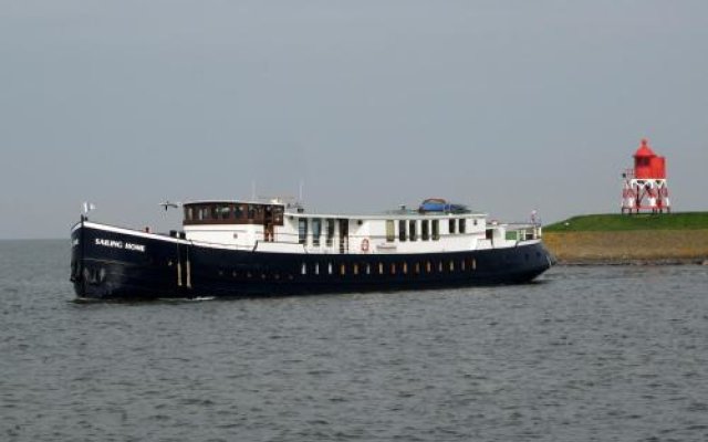 Botel Sailing Home