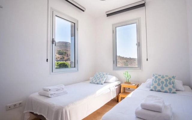Refreshing House With Shared Pool in Gumusluk