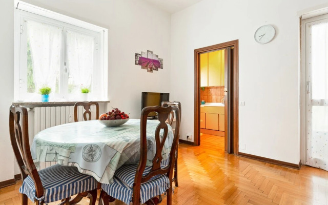 Bright Flat With Shared Garden