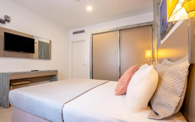 Seafront Flat With Breathtaking Sea View in Bodrum