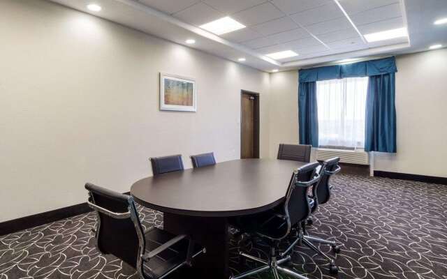 Quality Inn & Suites Victoria East