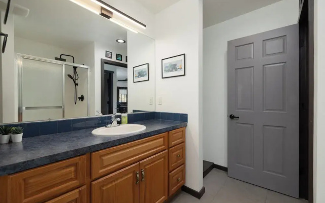 High-end Cabin 3BR 30min to Hoodoo Ski