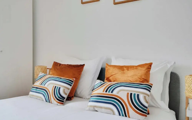 Cozy Apartment 2bdr/4p - in the Heart of Suresnes