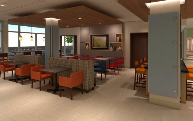 Holiday Inn Express & Suites Tampa East - Ybor City by IHG