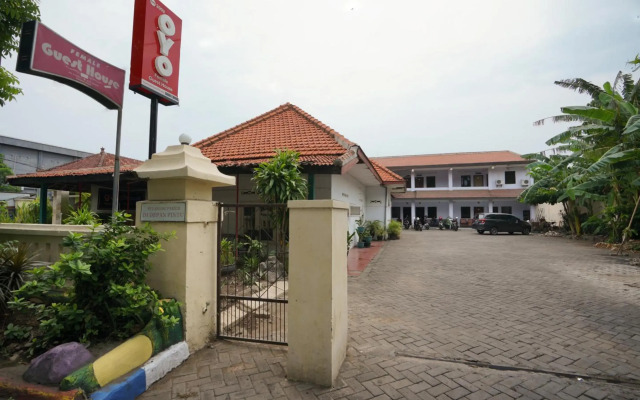 OYO 2003 Female Guest House