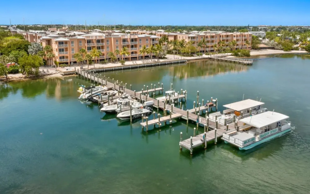 Island View 1BR Residence With Balcony