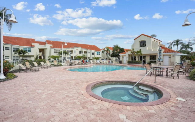 Mirada Manor