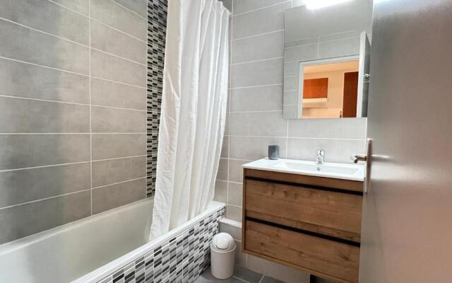 T2 + alcôve. Balcon. Parking couvert. Piscine été.