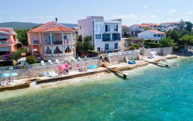 Aqua Cabana