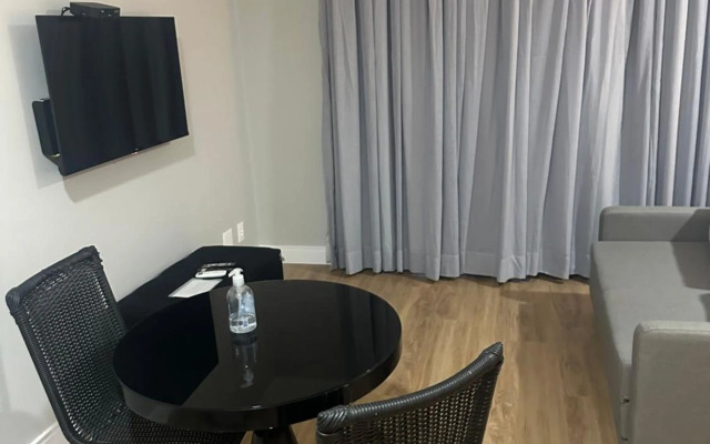 Flat Rua Bela Cintra 1356