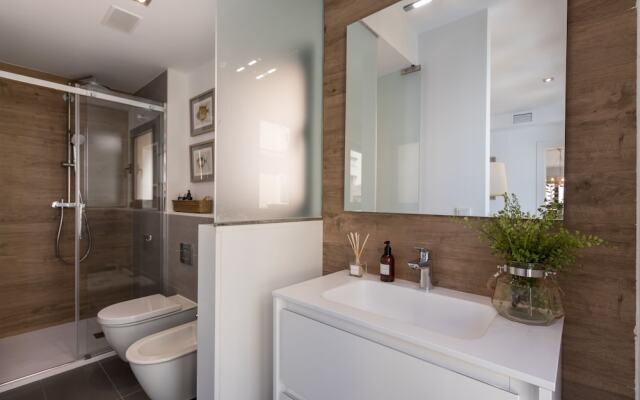 Chezmoihomes Plaza Nueva Deluxe