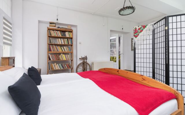 Retro Apartment Zamoyskiego by Renters