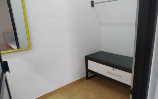 Hotel O Yellow White Guesthouse Palu