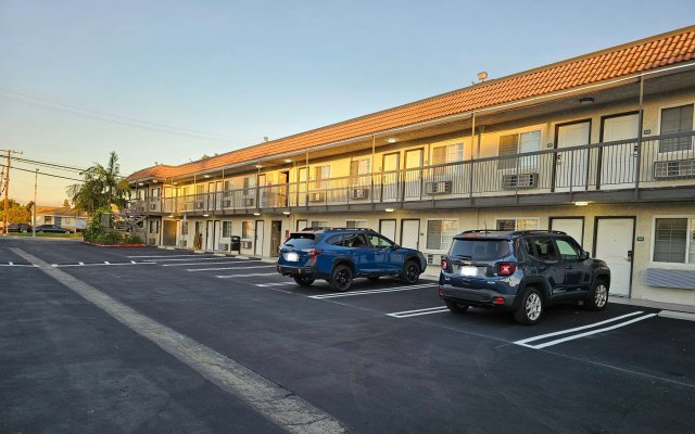 Travelodge by Wyndham Fullerton Near Anaheim