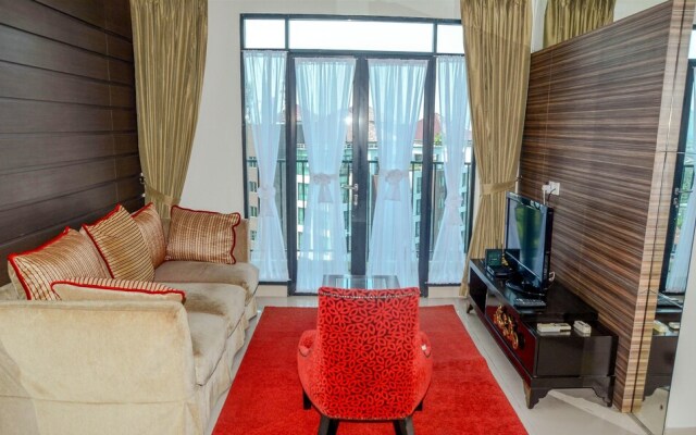 Spacious Hampton's Park Apartment with Working Space