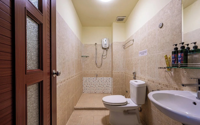 Hoang Long Hotel By Cozrum