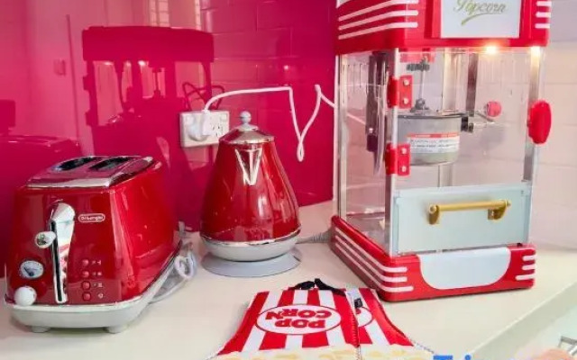 3BR  Retro Jungle Escape Near Darling Harbour