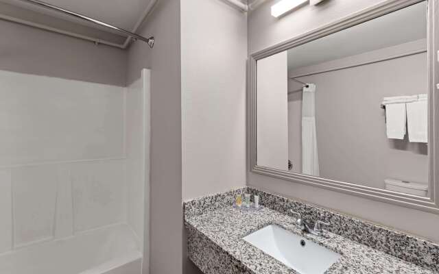 Days Inn by Wyndham Lakewood South Tacoma