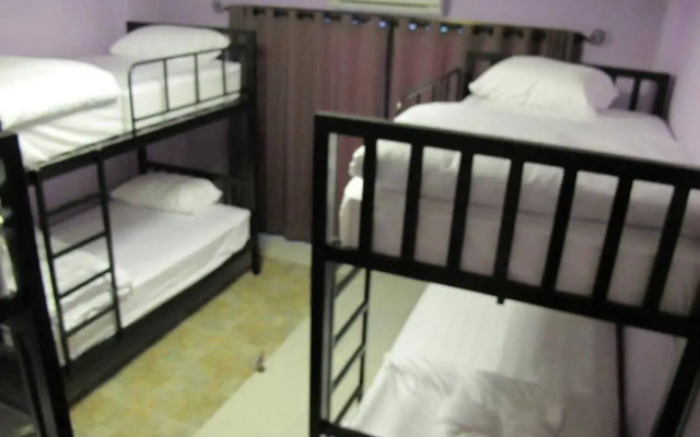 Why Not Hostel and Kitchen – Guest Rooms – Chiang Mai
