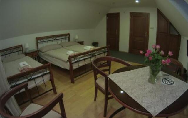 Guest House Tri Korunky