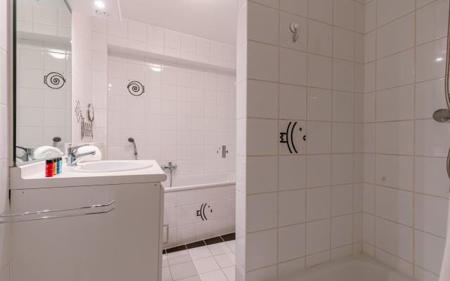 Cosy Apartment With 2 Terraces Right at the Beach