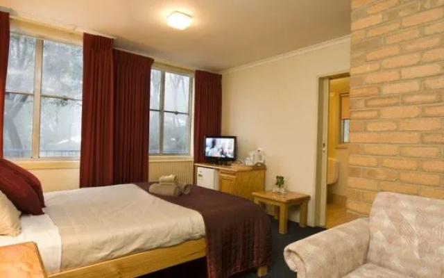 Attunga Alpine Lodge Apartments – Guest Rooms – Falls Creek