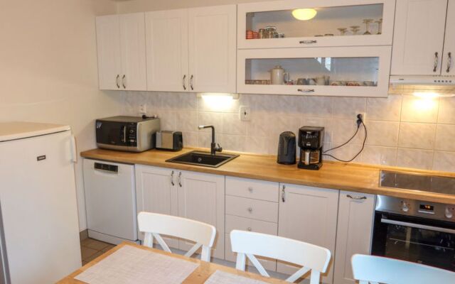 Holiday Hill 21487