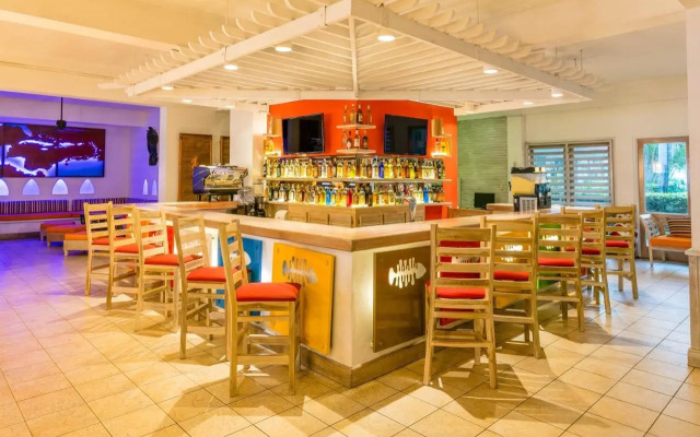 Grand Decameron Montego Beach, A Trademark All-Inclusive Resort
