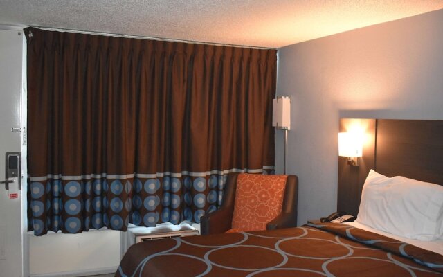 Super 8 by Wyndham Riverside AL