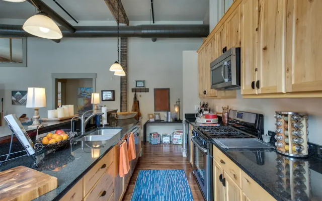 Updated Rustic-chic Condo on Ouray's Main Street!