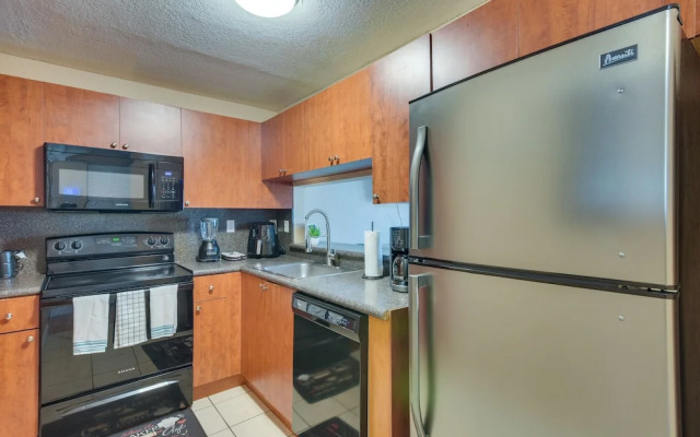 Opa-locka Townhome, 15 Mi to Miami Beach!