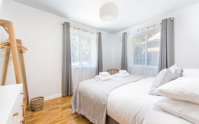 Sensational Southfields Home by King George's Park