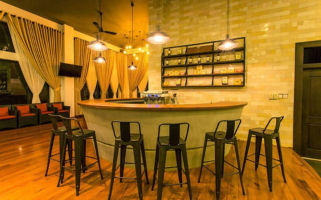Yeak Loam Hotel