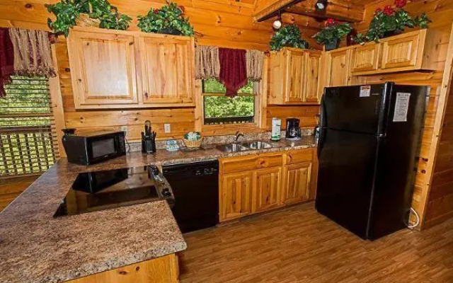 Harrisons Hideout by Sugar Maple Cabins