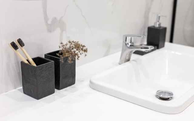 Кості Левицького 11