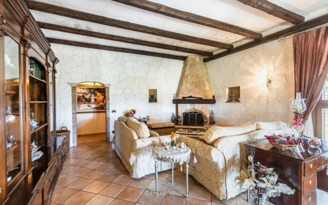 Luxury Garden in Gallina