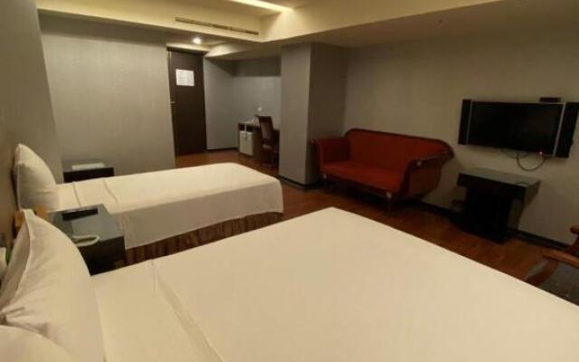 Crystal City Hotel