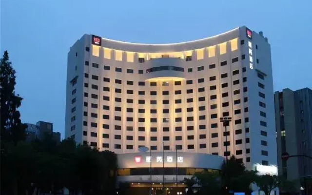 Radisson RED Shanghai Wujiaochang Hotel