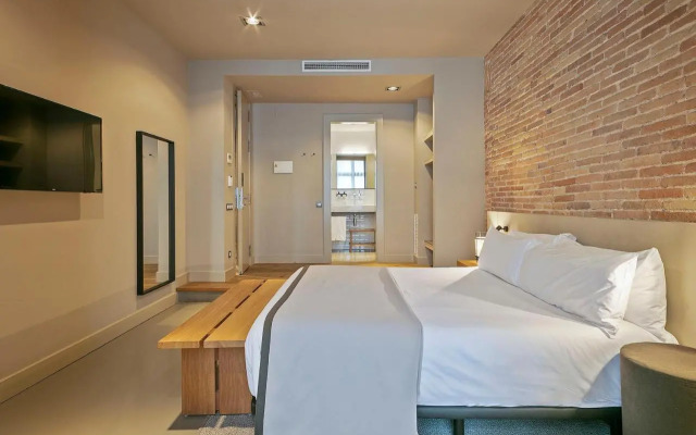 Pau Claris Apartment