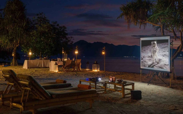 Sira Beach House