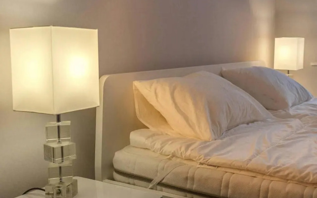Spacious 1 Bed Basilica Apartment - With Balcony
