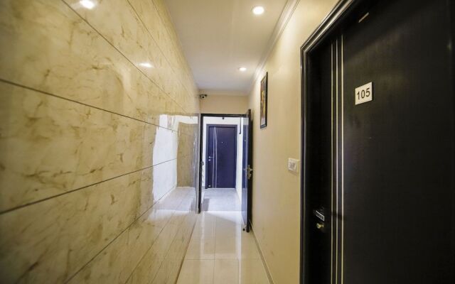 Oyo 18421 Uphill Courtyard